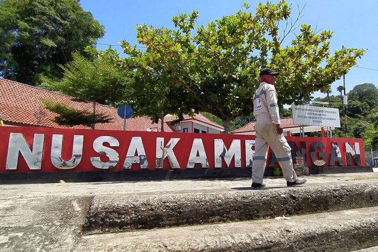 Suasana di Dermaga Sodong Pulau Nusakambangan, Kabupaten Cilacap, Jawa Tengah, beberapa waktu lalu.