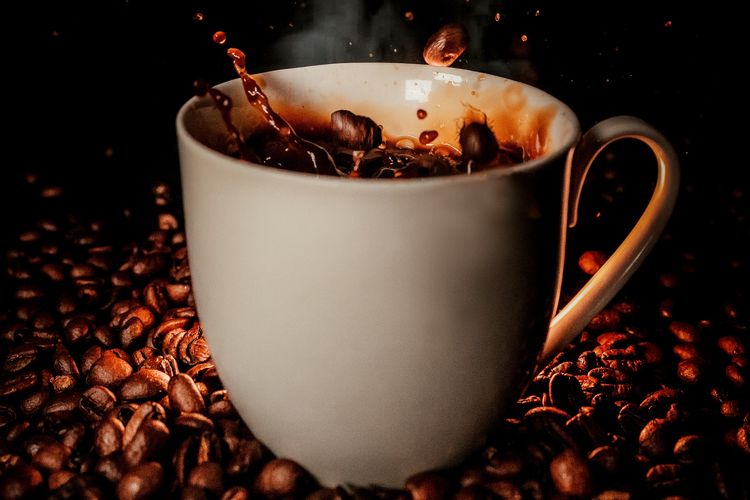 Air dan ampas kopi yang menyatu terlalu lama bisa menyebabkan reaksi antara hidrogen dan oksigen dan membuat citarasa kopi menjadi semakin pahit.