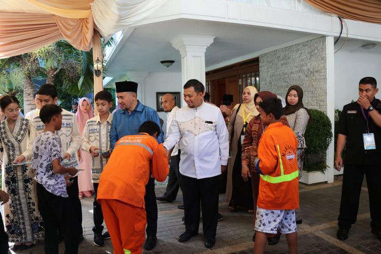 Suasana Open House JK di kediaman pribadinya di Jl Hadji Bau, Makassar, Jumat (7/6/2019).