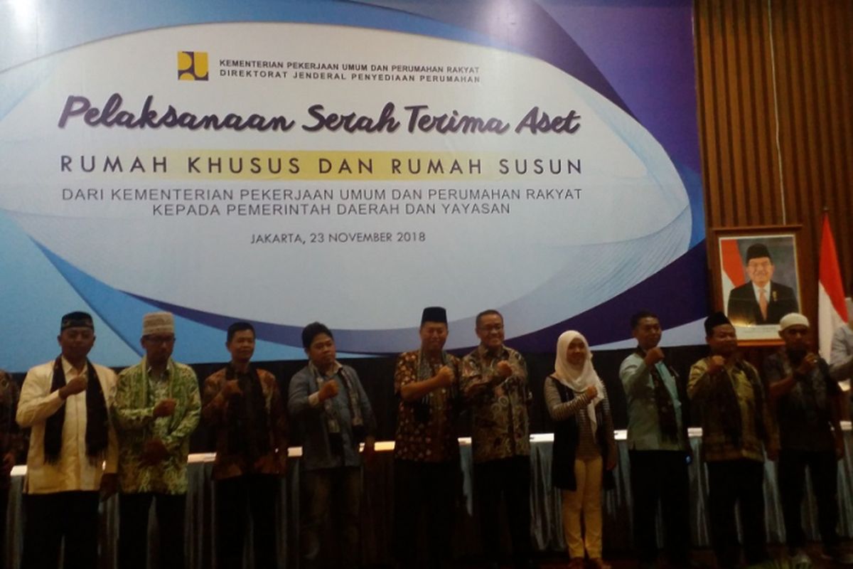 Acara serah terima aset rumah khusus dan rumah susun di Auditorium Kementerian PUPR, Jakarta, Jumat (23/11/2018).