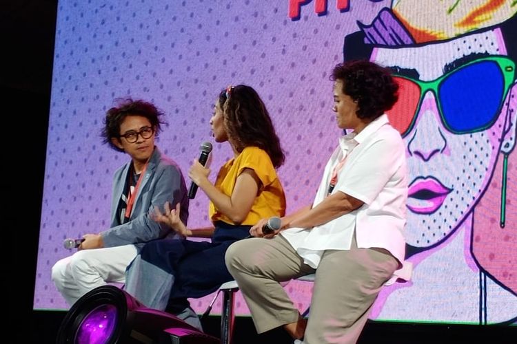 Mira Lesmana dan Riri Riza di panggung Playfest 2019.