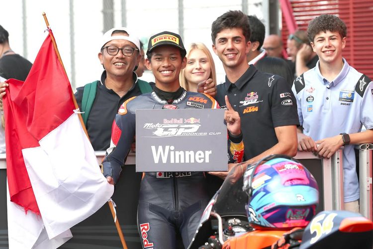 Veda Ega Pratama saat berlaga pada Red Bull Rookies Cup 2025 di Sirkuit Mugello, Italia