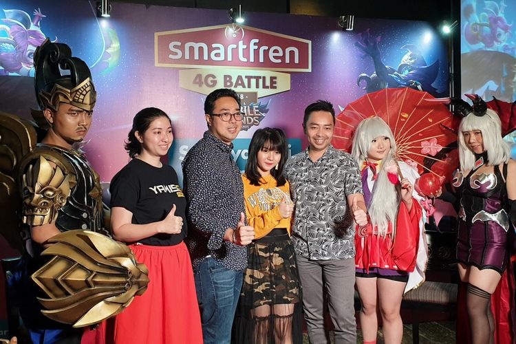 Keterangan Foto (Ki-Ka)

Diana Tjong, Chief Marketing Officer Yamisok (kedua dari kiri), bersama Roberto Saputra, Chief Brand Officer Smartfren, Sarah Viloid, gamers dan content creator, serta Febrian Annas, Mobile Entertaintment Dept Head Smartfren.