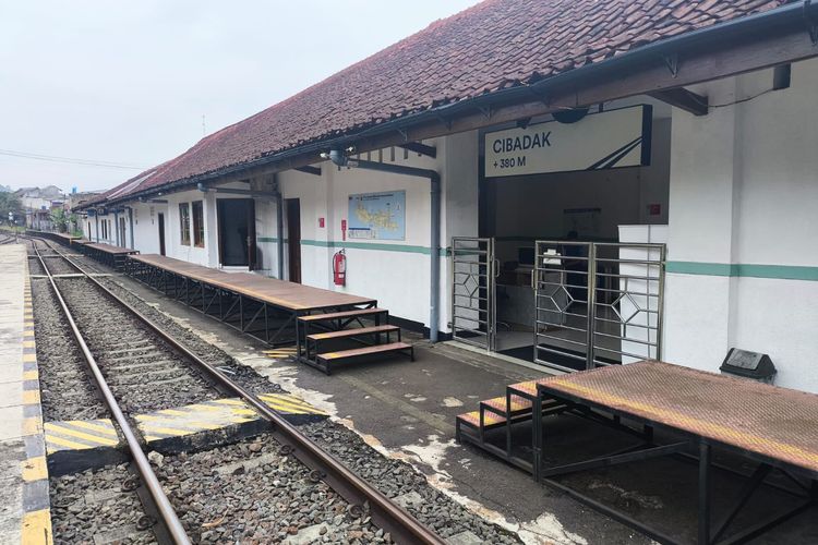 Stasiun Cibadak, Pintu Masuk Wisata Sukabumi yang Ramai Tiap Akhir Pekan