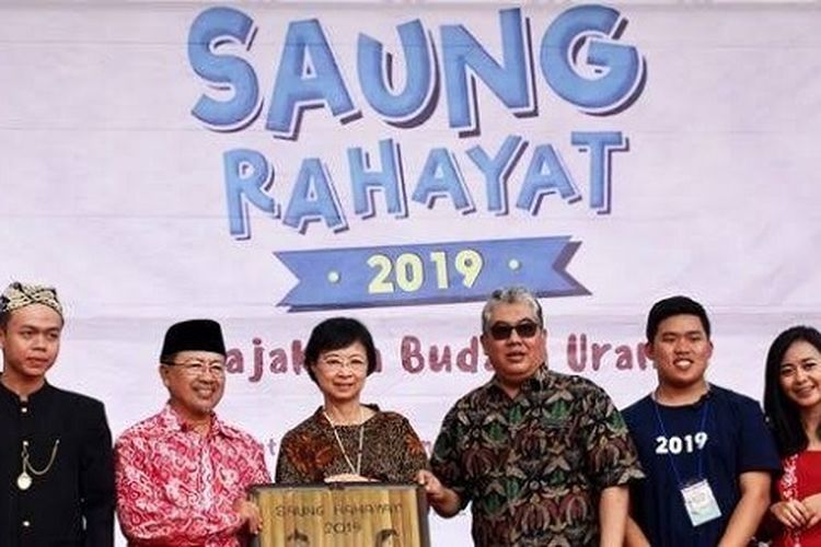 Peserta Comdev dengan pemerintah setempat dalam acara Saung Rahayat (Dok. Prasmul)