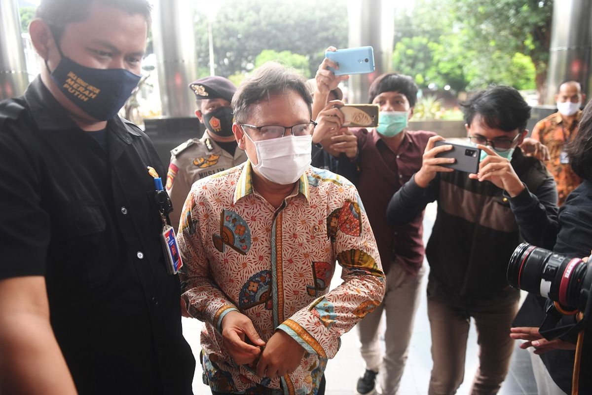 Menteri Kesehatan Budi Gunadi Sadikin tiba untuk bertemu pimpinan KPK di gedung KPK, Jakarta, Jumat (8/1/2021). ANTARA FOTO/Akbar Nugroho Gumay/foc.
