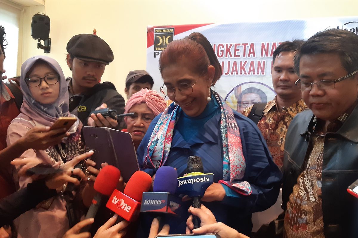Mantan Menteri Kelautan dan Perikanan periode 2014-2019, Susi Pudjiastuti saat menghadiri diskusi Sengketa Natuna dan Kebijakan Kelautan di kantor DPP PKS, Jakarta, Senin (20/1/2020).