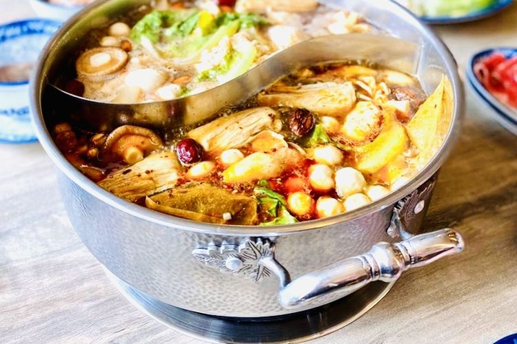 Ilustrasi hotpot bakso kuah miso