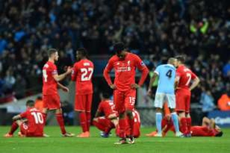 Ekspresi Daniel Sturridge (15) saat Liverpool kalah dari Manchester City pada final Piala Liga Inggris di Stadion Wembley, Minggu (28/2/2016).
