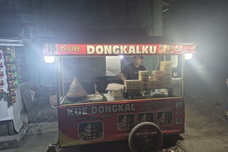 Rahasia Dodongkal Tetap Laris di Jakarta: Dikukus Bambu dan Dimasak Pakai Dandang Tembaga