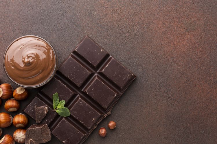 Ilustrasi cokelat hitam makanan yang bisa bikin bahagia.