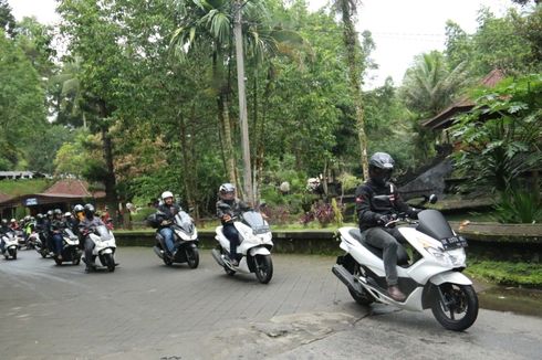 Touring dan Bakti Sosial ala Komunitas PCX