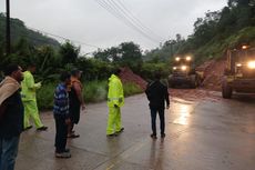 Longsor di Jalan Lintas Riau-Sumbar, Arus Lalu Lintas Lumpuh Total 