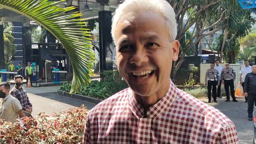 Ganjar: Kalau di Dunia Maya Ada yang Bicara Keras-keras, Senyumin Aja