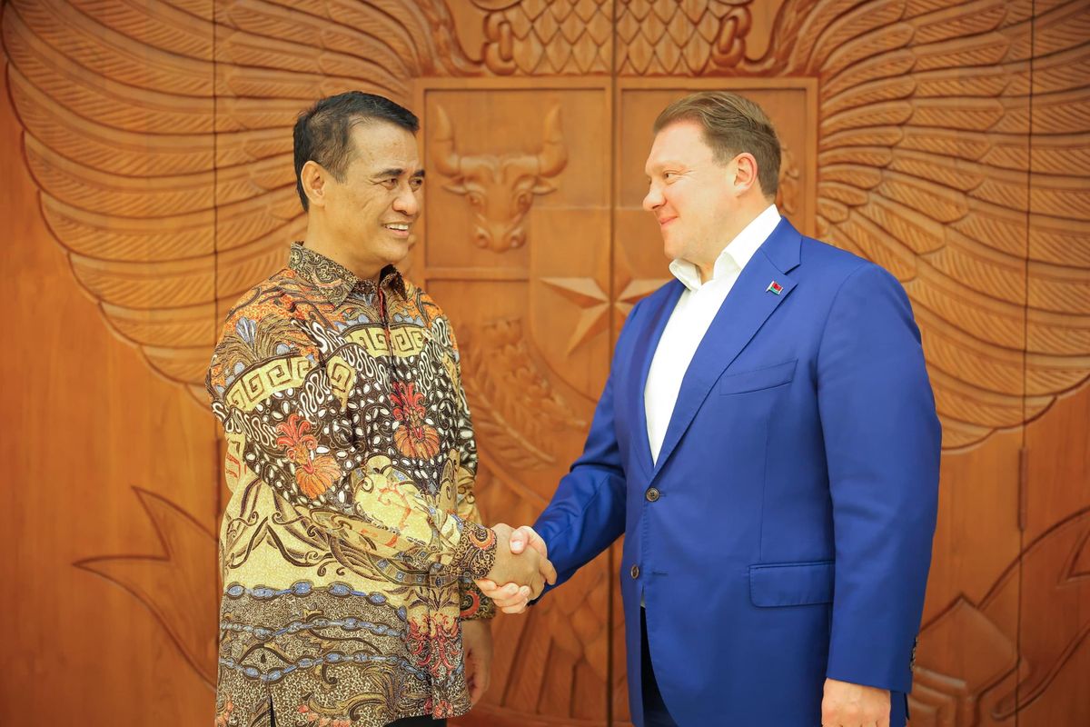Menteri Pertanian (Mentan) Andi Amran Sulaiman menerima kunjungan putra Presiden Belarusia, Dmitry Lukashenko, di Jakarta Selatan, Senin (1/12/2025).