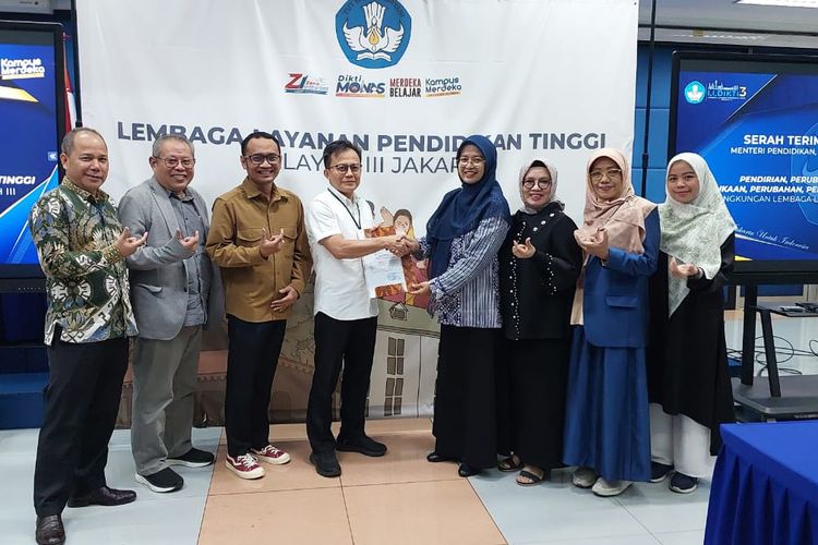 Uhamka resmi menerima izin pendirian Prodi Pendidikan Program Doktor dari Kemendikbudristek yang diserahkan pada Kamis (4/4) di Gedung LLDIKTI Wilayah III Jakarta.


