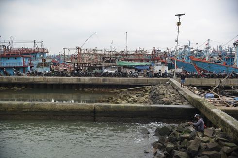 Cuaca Buruk, Nelayan di Pelabuhan Nizam Zachman Tak Melaut sejak Pertengahan Desember