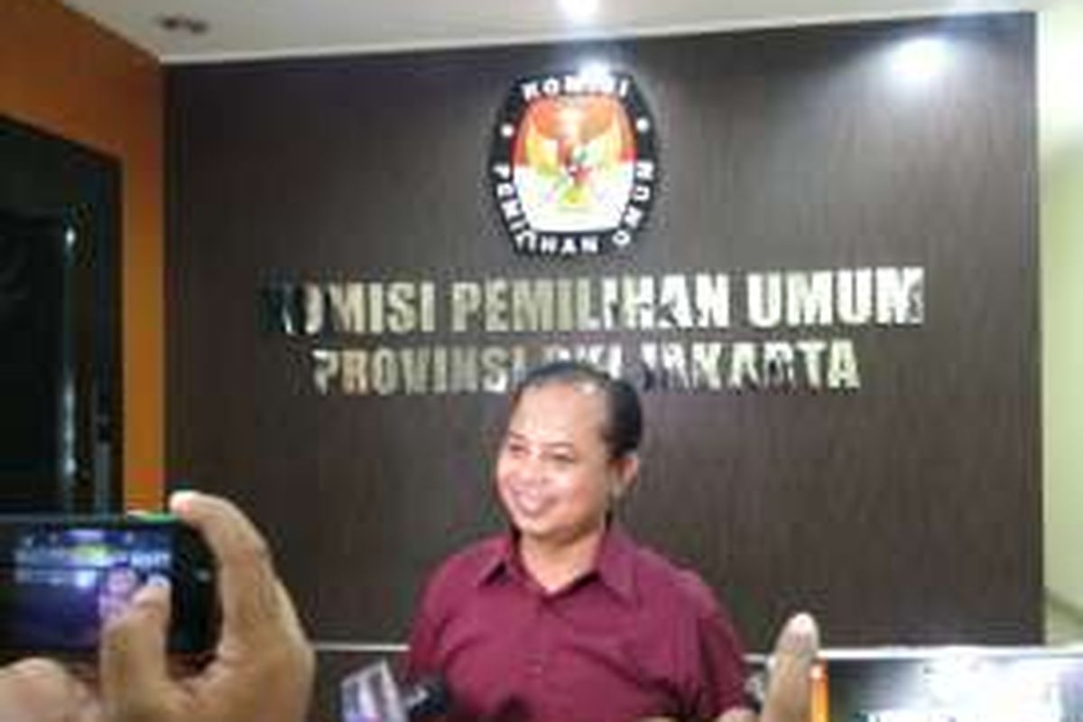 Ketua KPU DKI Sumarno, di kantor KPU DKI, Jalan Salemba Raya, Jakarta Pusat, Selasa (20/12/2016).