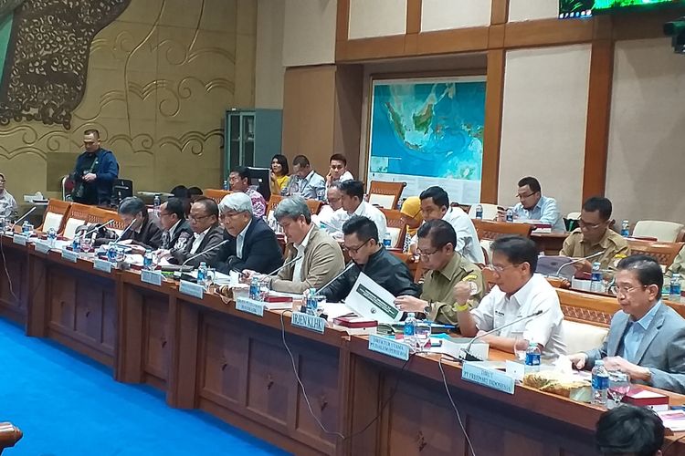 Komisi VII DPR RI melakukan rapat dengan Kementerian Energi dan Sumber Daya Mineral, PT Inalum, dan Kementerian Lingkungan Hidup dan Kehutanan terkait masalah lingkungan PT Freeport Indonesia di kompleks DPR RI, Jakarta, Selasa (15/1/2019).