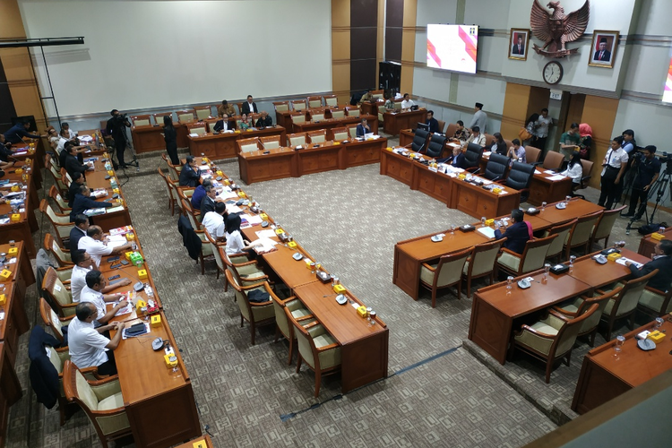 Kementrian Hukum dan HAM rapat kerja dengan Komisi III di Kompleks Parlemen, Senayan, Jakarta, Selasa (25/2/2020).