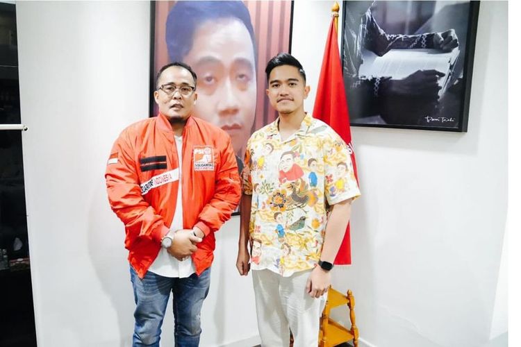 Wakil Wali Kota Medan Aulia Rachman berfoto bersama Ketua Umum PSI Kaesang Pangarep usai memutuskan bergabung dengan PSI, Kamis (25/7/2024).