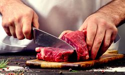 Menghilangkan Prengus pada Talenan Setelah Potong Daging Kurban