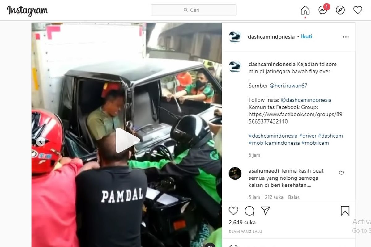 Mobil Box Terlibat Tabrakan Beruntun, Sopir Sampai Terjepit