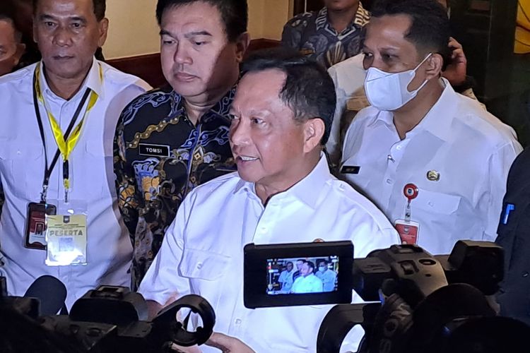 Menteri Dalam Negeri (Mendagri) Jenderal (Purn) Tito Karnavian saat ditemui di Hotel Borobudur, Jakarta Pusat, usai membuka rapat koordinasi Kemendagri, Rabu (25/1/2023). 