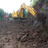 Longsor Tutup Jalan Desa di Lereng Pegunungan Argopuro 