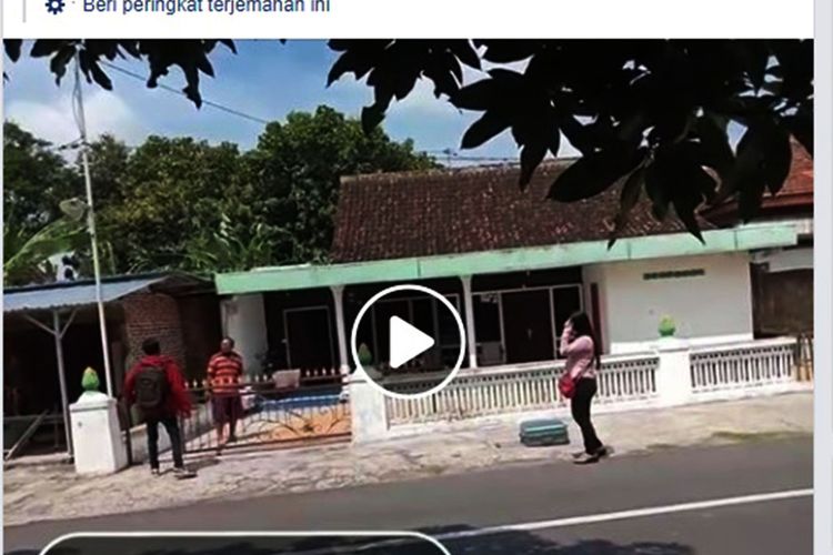 Sebuah postingan film pendek di media sosial Facebook yang menceritakan seorang bapak yang menutup pintu pagar rumahnya karena khawatir anaknya bisa menularkan virus corona viral di Magetan. Film tersebut merupakan garapan para relawan di Desa Tegal Arum untuk mengedukasi masyarakat terkait penanganan virus corona.