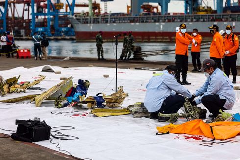 KNKT Duga Sriwijaya Air SJ 182 Hancur karena Membentur Permukaan Laut, Bukan Meledak di Udara