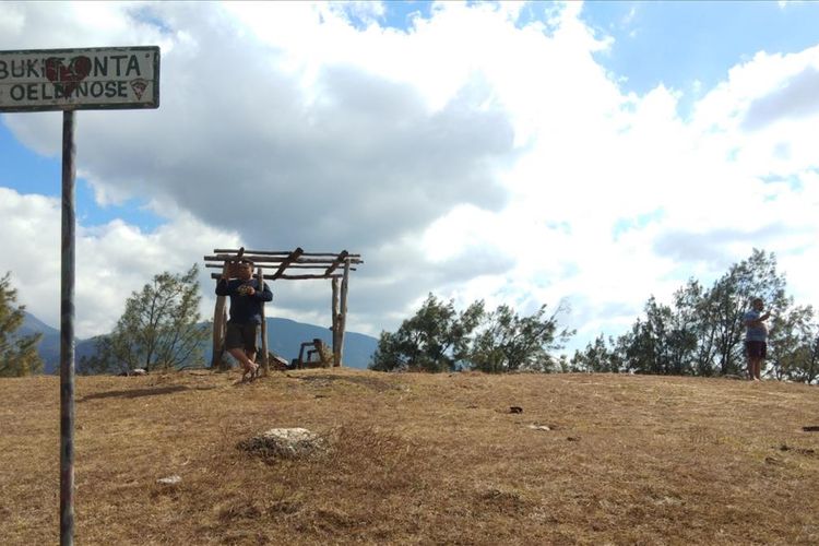 Satu pemancar (Tower) Telkomsel di wilayah Desa Netemnanu Utara, Kecamatan Amfoang Timur, Kabupaten Kupang, Nusa Tenggara Timur (NTT)