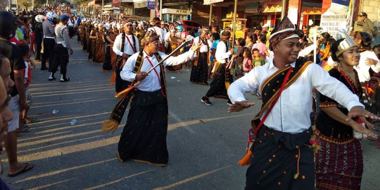 Peserta karnaval di Kabupaten Timor Tengah Utara (TTU), Nusa Tenggara Timur (NTT), Sabtu (22/9/2018) sore.