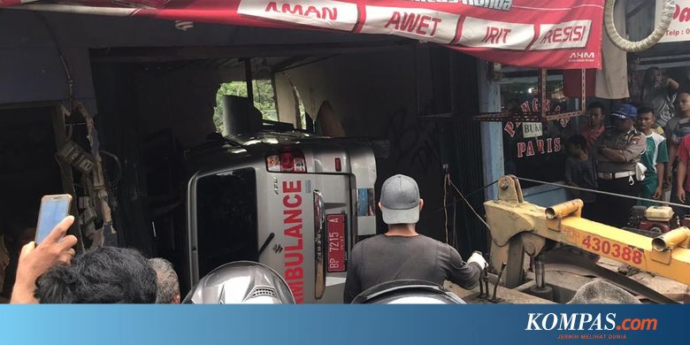 Ambulans Gereja Tabrak dan Seret Motor hingga Masuk Bengkel, 1 Orang Tewas - Kompas.com - KOMPAS.com