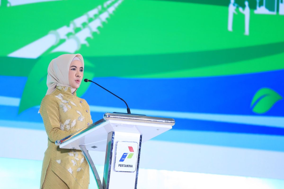 Direktur Utama Pertamina Nicke Widyawati memberikan sambutan saat acara Pertamina Energy Forum 2023 yang diselenggarakan di Ballroom Grha Pertamina, Jakarta, Senin&nbsp;(18/12/2023)