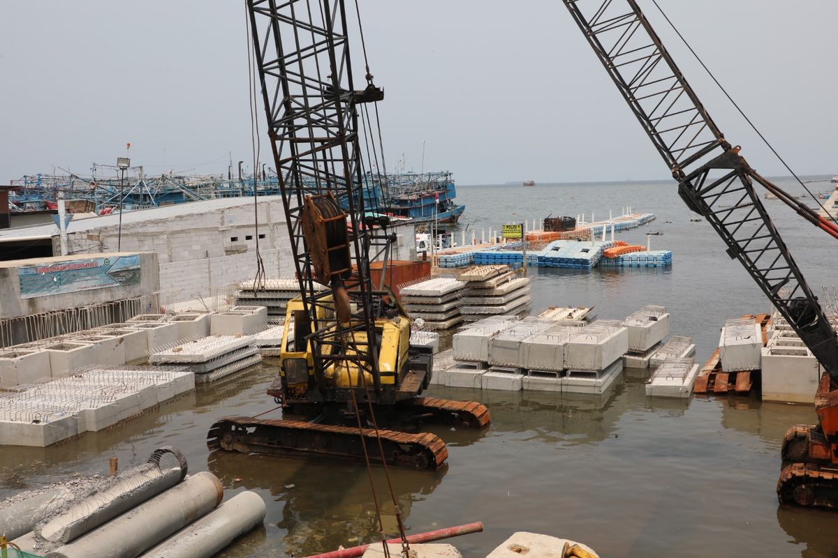 Proyek Tanggul National Capital Integrated Coastal Development (NCICD) Fase A untuk mengatasi banjir rob di DKI Jakarta.