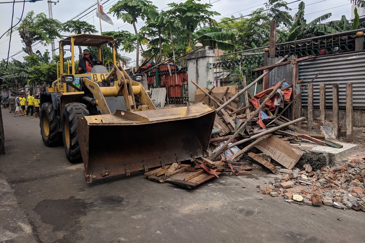 penertiban bangunan liar dan penataan wilayah di Jalan Bandengan Utara III, Pekojaan, Tambora, Jakarta Barat pada Kamis (4/4/2019)