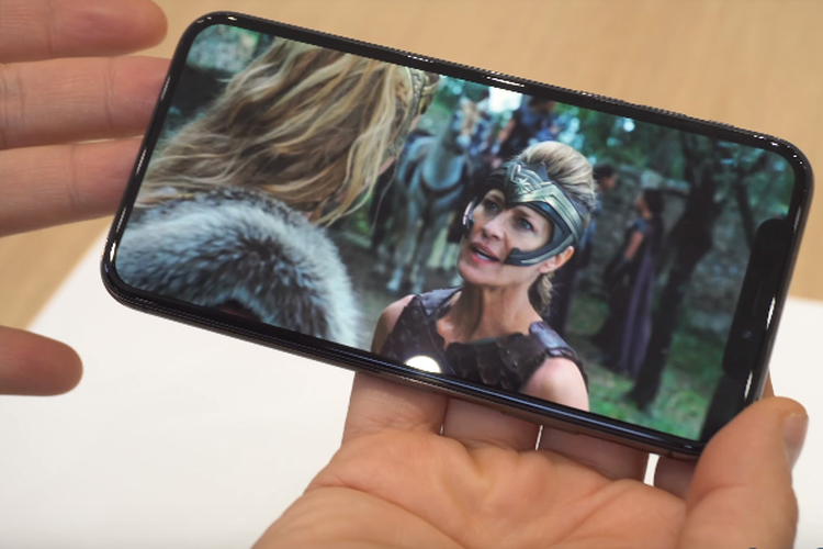 Video yang diputar di layar iPhone X 