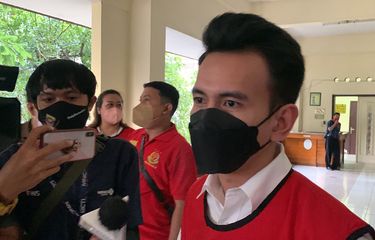 Terdakwa Adam Deni hadir dalam sidang lanjutan perkaranya dengan Ahmad Sahroni, Rabu (11/5/2022) di Pengadilan Negeri (PN) Jakarta Utara.