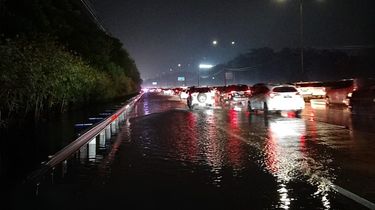 Jalan Tol Jagorawi KM 12 Tergenang Air, Lalu Lintas Tersendat
