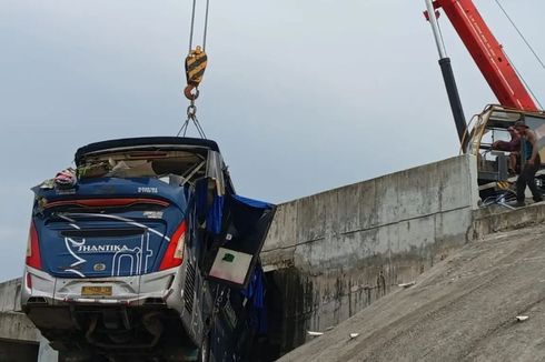 Dugaan Penyebab Bus PO Shantika Terbang Terjun Bebas di Tol Pemalang