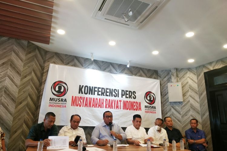 Ketua Dewan Pengarah Musyawarah Rakyat (Musra) I,  Andi Gani Nena Wea  saat memaparkan hasil Musra I di kawasan Pasar Minggu, Rabu (31/8/2022).