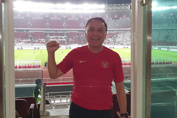 M Iriawan alias Iwan Bule menonton laga timnas Indonesia versus Vanuatu di SUGBK, Sabtu (15/6/2019).