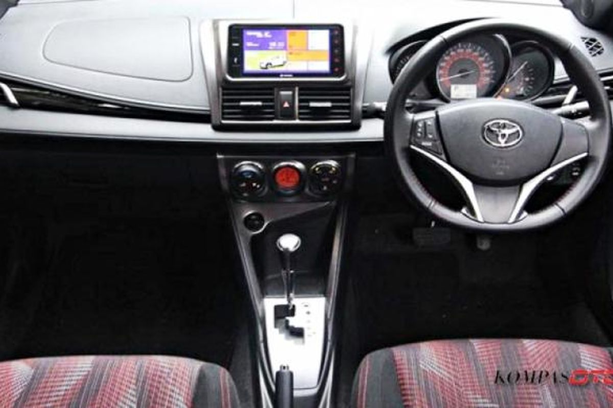 Interior Toyota Yaris Heykers