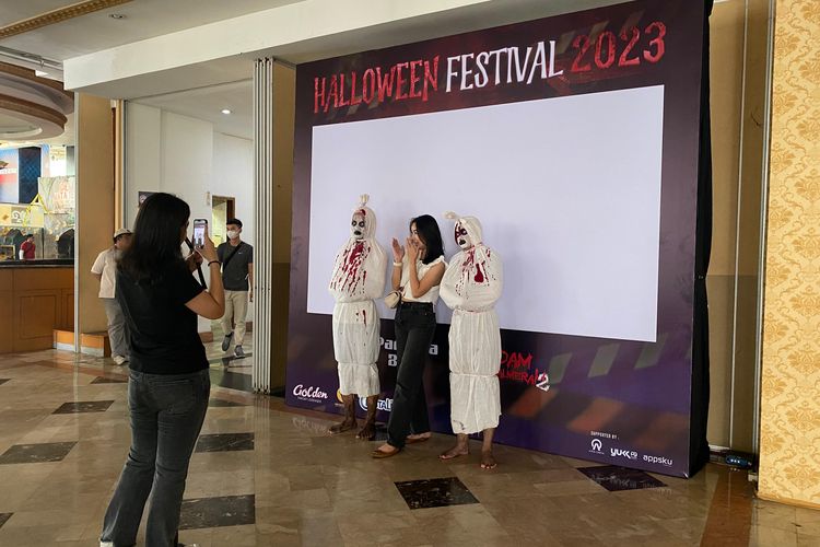 Dendam Hotel Palmerah dan Pandora Box menghadirkan tiga wahana horor “Halloween Festival 2023” di Twins Plaza Hotel, Jakarta Barat, pada 6 Oktober-19 November 2023.