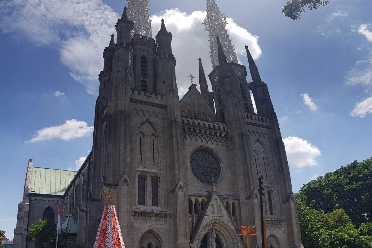 Suasana Gereja Katedral, Jakarta Pusat jelang menggelar ibadah Natal 2021, Jumat (24/12/2021).