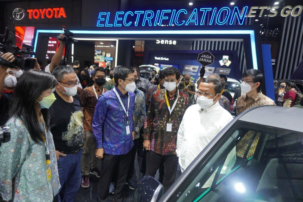 Budi Setiyadi di booth Toyota pada pameran JAW 2022