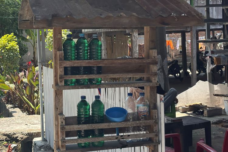 Antrean Panjang di SPBU Sulbar Pemicu Harga Pertalite Eceran Tembus Rp 35.000 per Botol