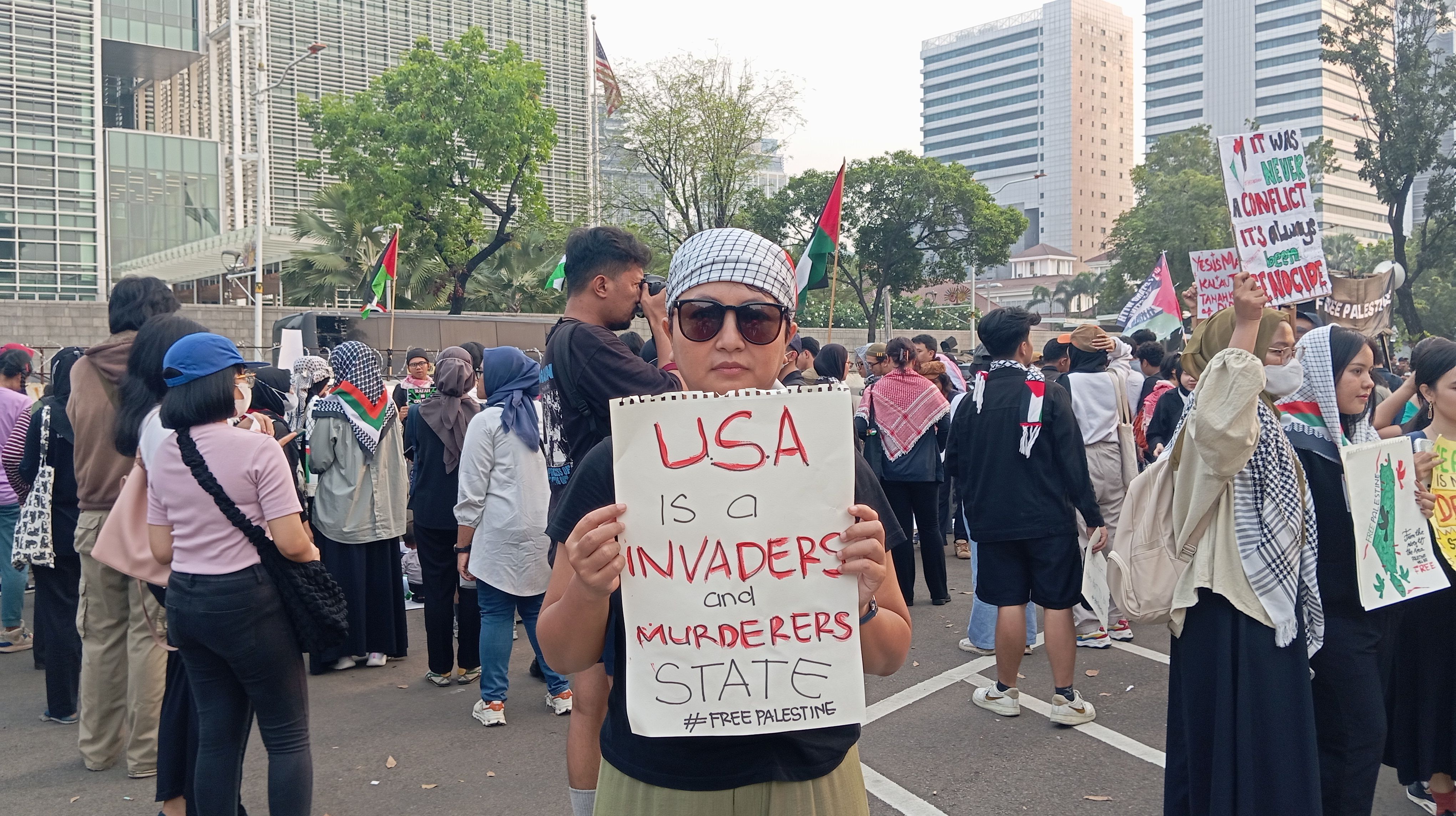 Unjuk Rasa Solidaritas Palestina di Kedubes AS, Massa Serukan Pembebasan Perempuan