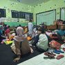Pengungsi Erupsi Gunung Semeru Butuh Perlengkapan Tidur hingga Baju Ganti, Puluhan Warga Berdesakan di Ruang Kelas